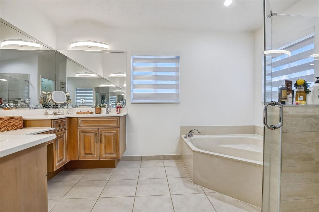 出租: $5,500 (4 贝兹, 2 浴室, 2291 平方英尺)