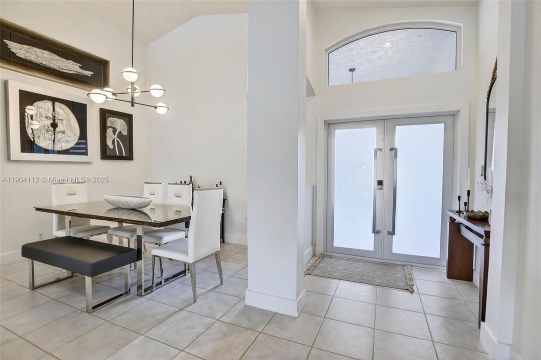 出租: $5,500 (4 贝兹, 2 浴室, 2291 平方英尺)