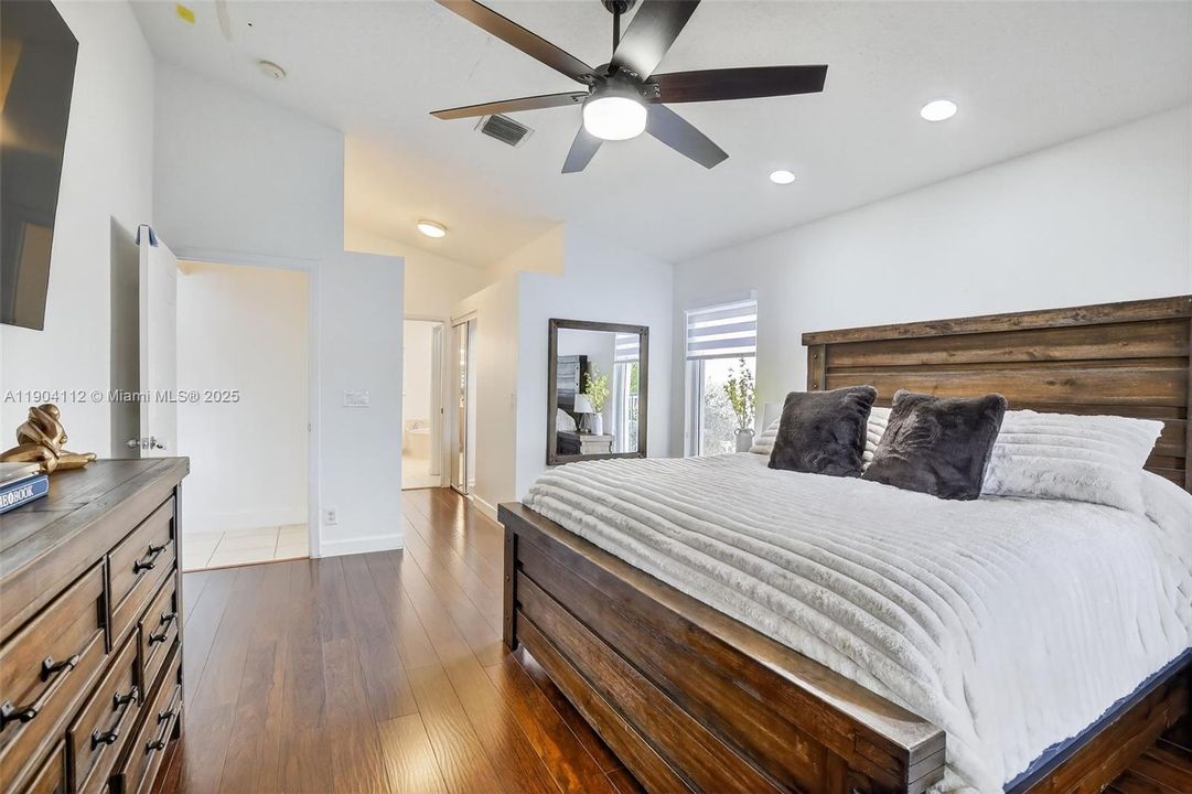 出租: $5,500 (4 贝兹, 2 浴室, 2291 平方英尺)