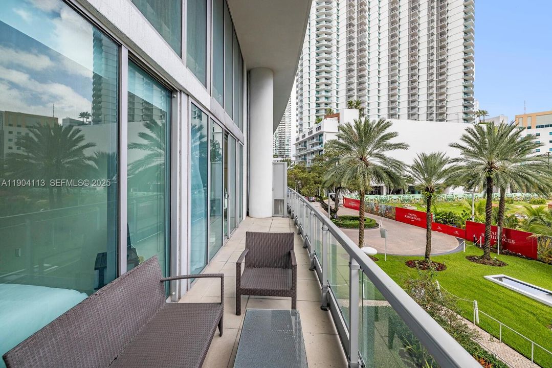 For Sale: $849,000 (3 beds, 3 baths, 1508 Square Feet)