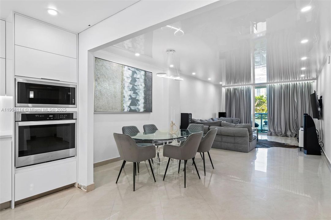 For Sale: $480,000 (1 beds, 1 baths, 1000 Square Feet)