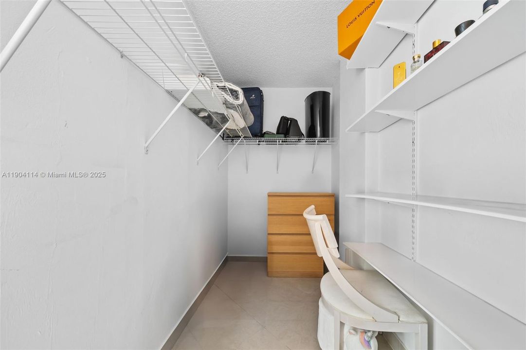 For Sale: $480,000 (1 beds, 1 baths, 1000 Square Feet)