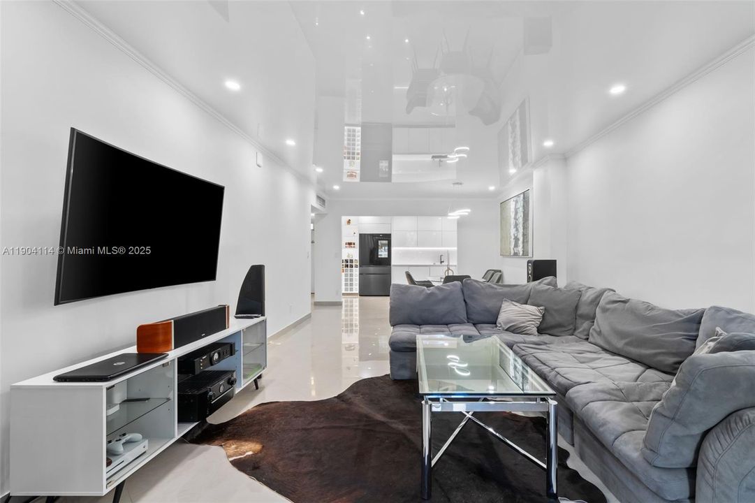 For Sale: $480,000 (1 beds, 1 baths, 1000 Square Feet)