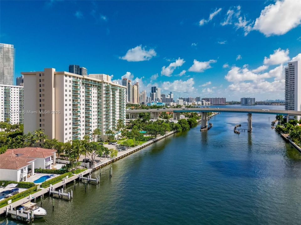 For Sale: $480,000 (1 beds, 1 baths, 1000 Square Feet)