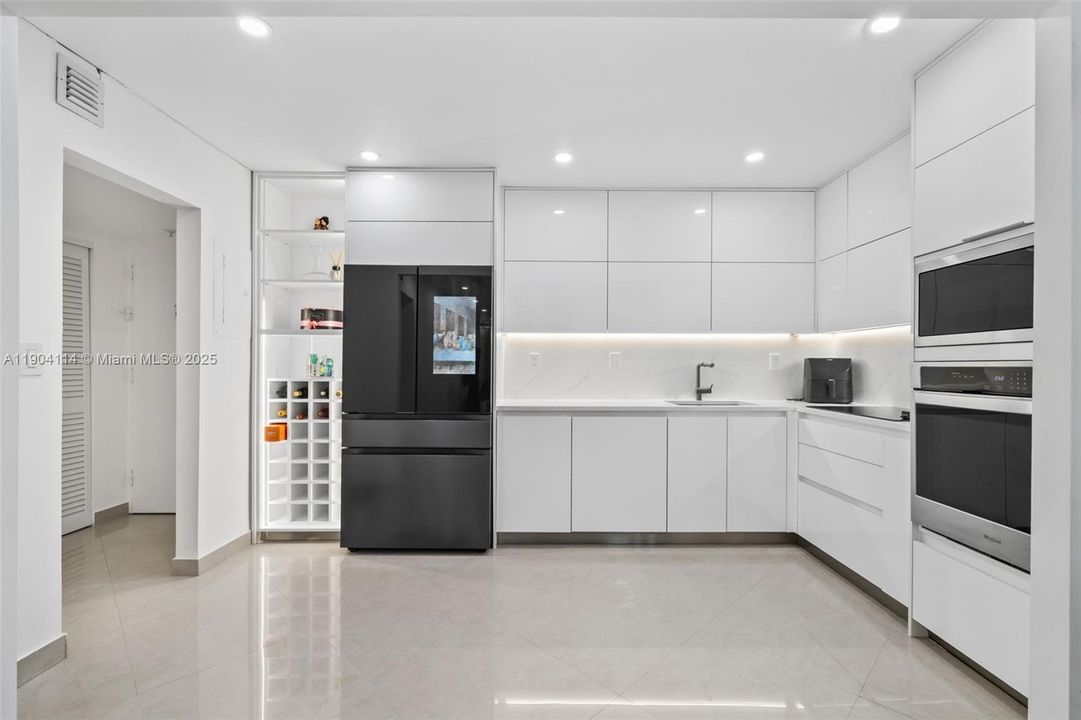 For Sale: $480,000 (1 beds, 1 baths, 1000 Square Feet)