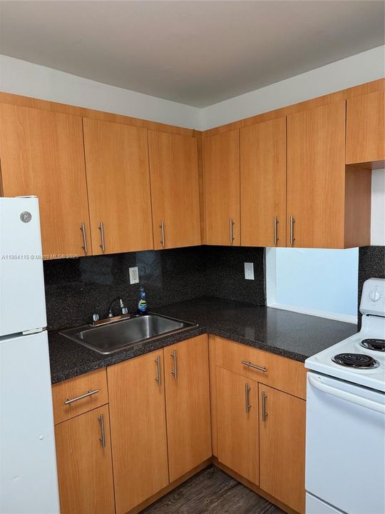 Recently Rented: $1,950 (1 beds, 1 baths, 669 Square Feet)