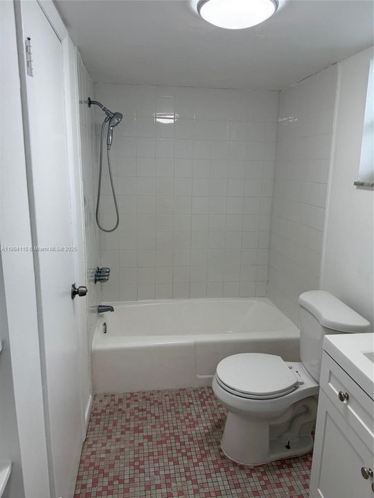 Recently Rented: $1,950 (1 beds, 1 baths, 669 Square Feet)