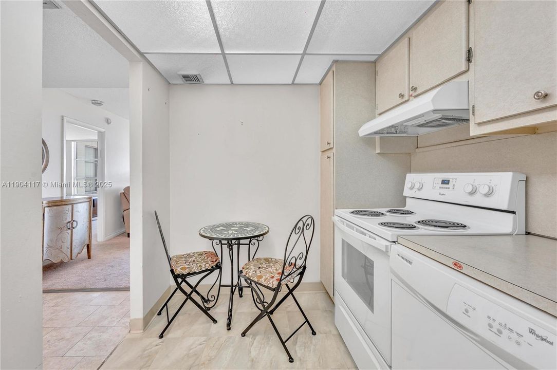 Active With Contract: $485,000 (1 beds, 1 baths, 740 Square Feet)