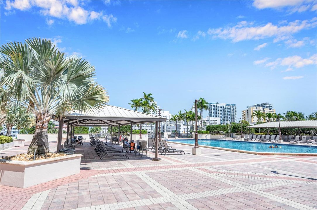Active With Contract: $485,000 (1 beds, 1 baths, 740 Square Feet)