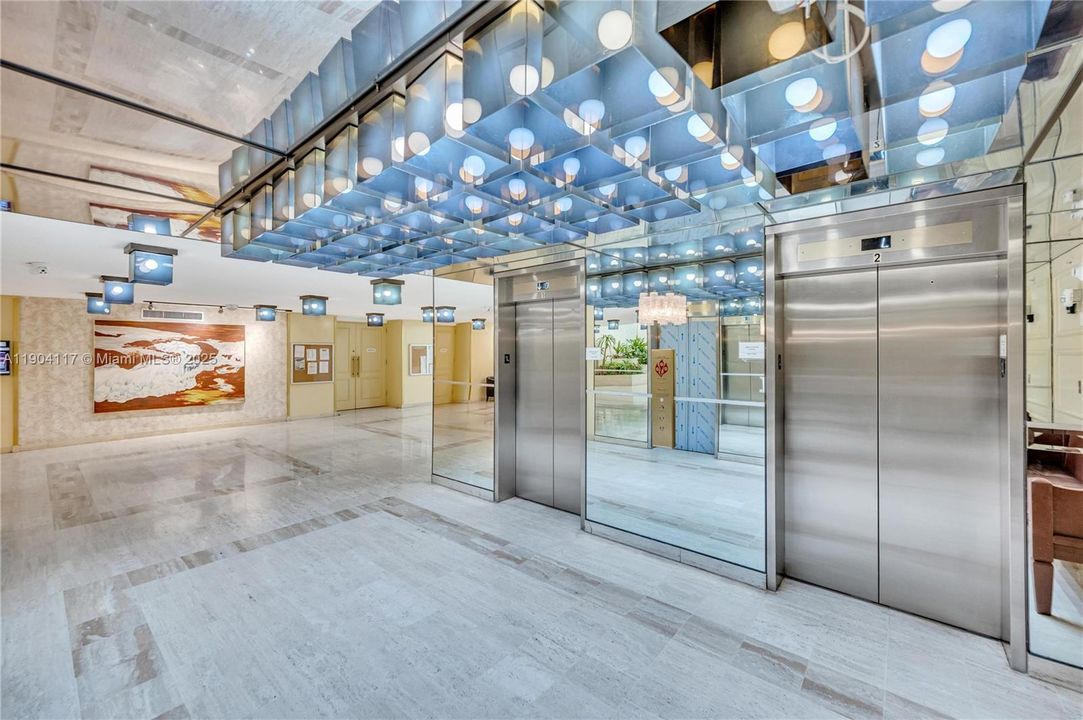 Active With Contract: $485,000 (1 beds, 1 baths, 740 Square Feet)