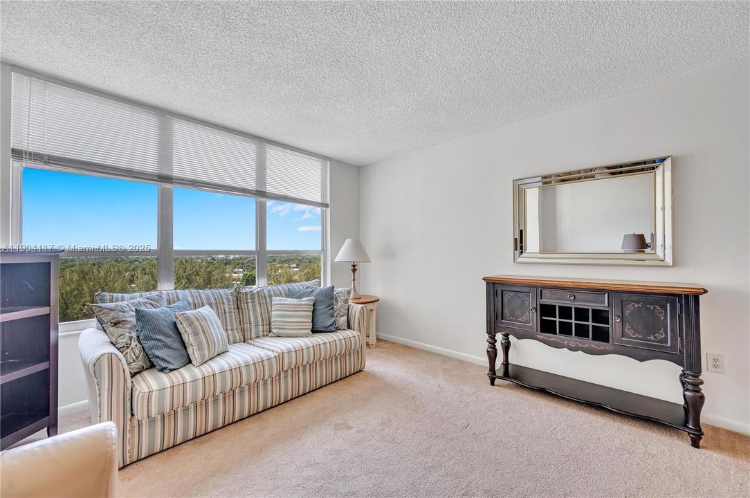 Active With Contract: $485,000 (1 beds, 1 baths, 740 Square Feet)