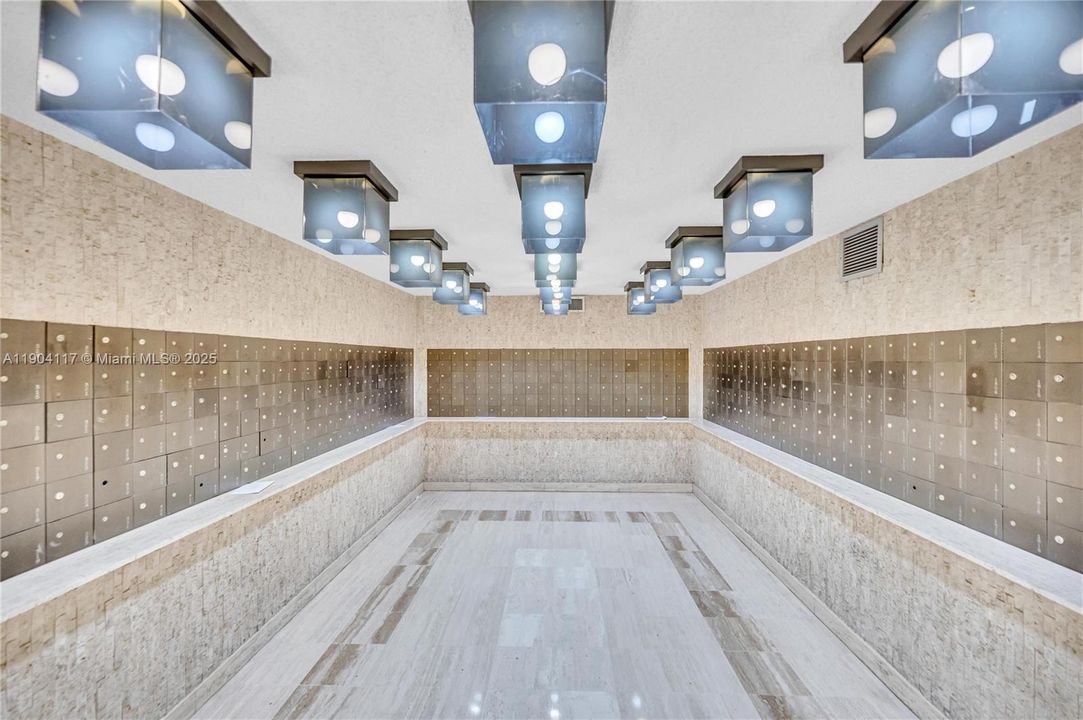 Active With Contract: $485,000 (1 beds, 1 baths, 740 Square Feet)