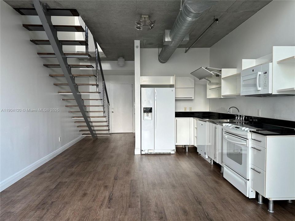 出租: $2,650 (1 贝兹, 1 浴室, 795 平方英尺)