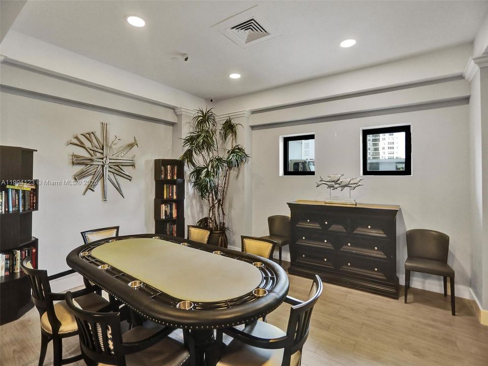 For Rent: $3,000 (0 beds, 1 baths, 482 Square Feet)