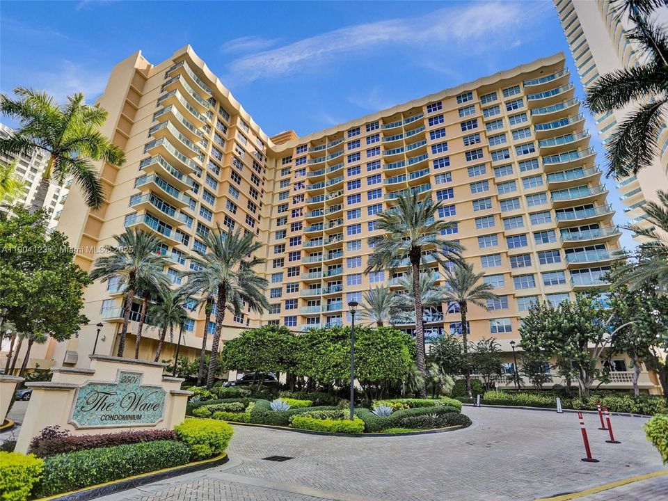 For Rent: $3,000 (0 beds, 1 baths, 482 Square Feet)