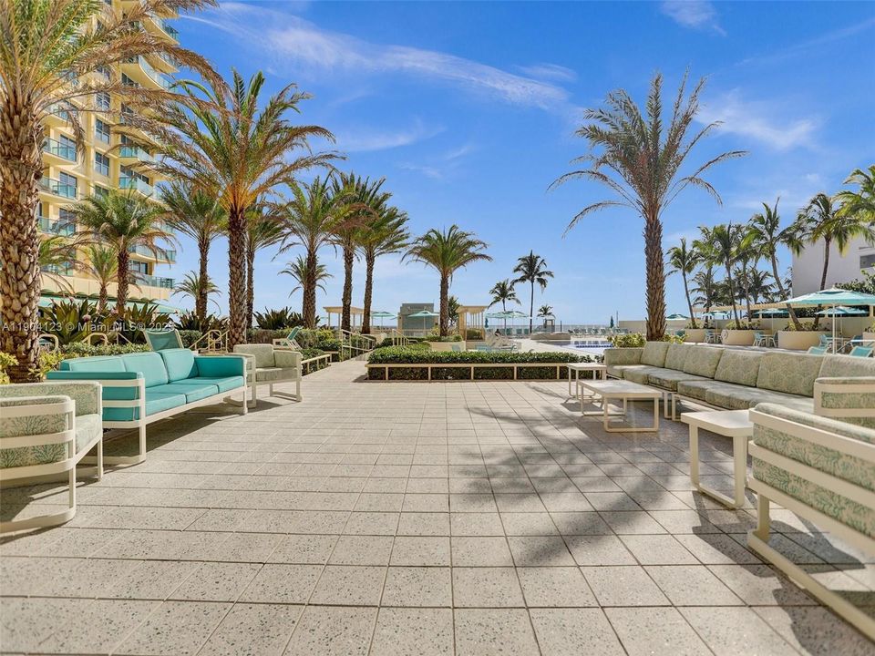 For Rent: $3,000 (0 beds, 1 baths, 482 Square Feet)