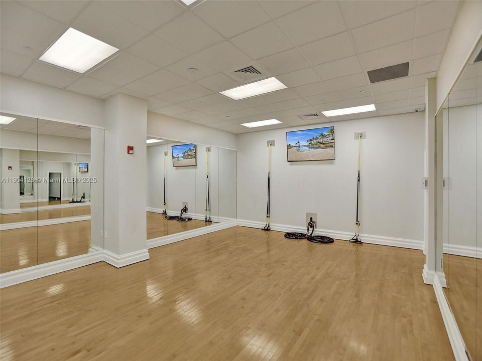 For Rent: $3,000 (0 beds, 1 baths, 482 Square Feet)