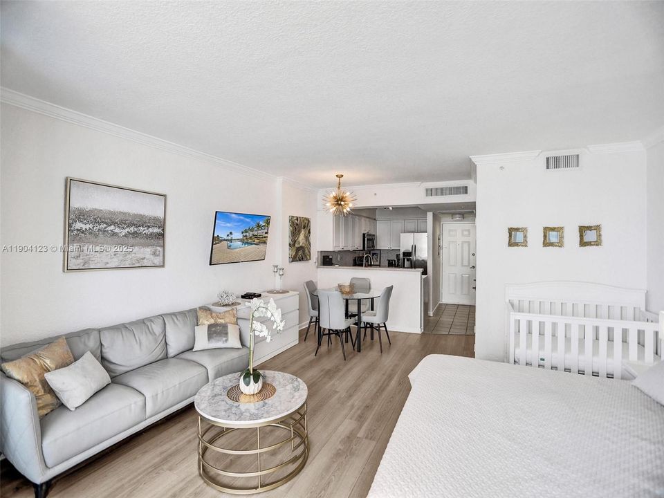 For Rent: $3,000 (0 beds, 1 baths, 482 Square Feet)