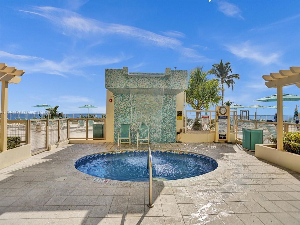 For Rent: $3,000 (0 beds, 1 baths, 482 Square Feet)