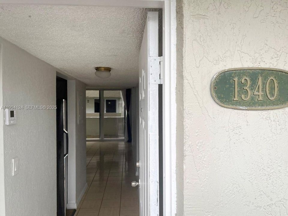 For Rent: $2,300 (2 beds, 2 baths, 960 Square Feet)