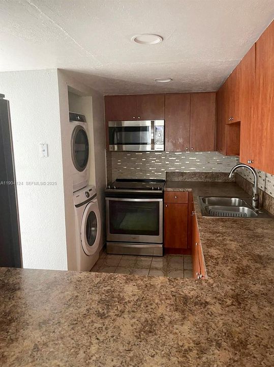 For Rent: $2,300 (2 beds, 2 baths, 960 Square Feet)