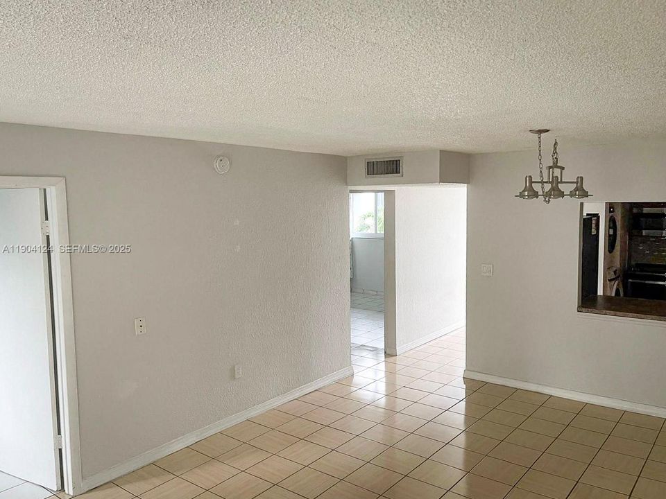 For Rent: $2,300 (2 beds, 2 baths, 960 Square Feet)