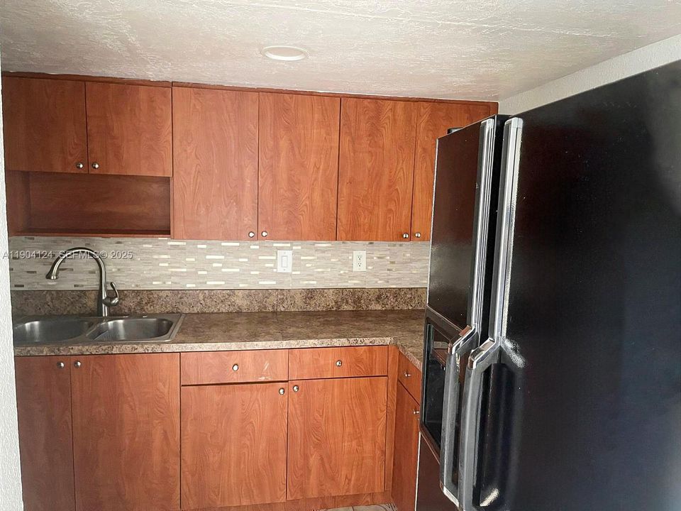 For Rent: $2,300 (2 beds, 2 baths, 960 Square Feet)