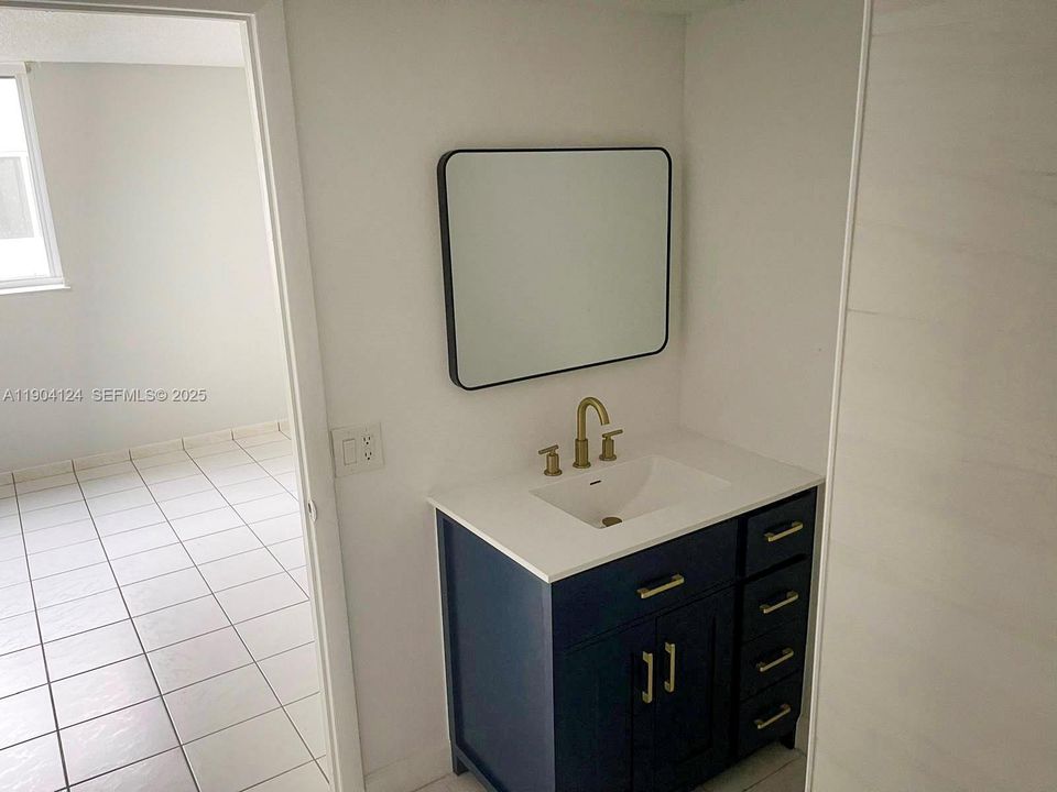 For Rent: $2,300 (2 beds, 2 baths, 960 Square Feet)