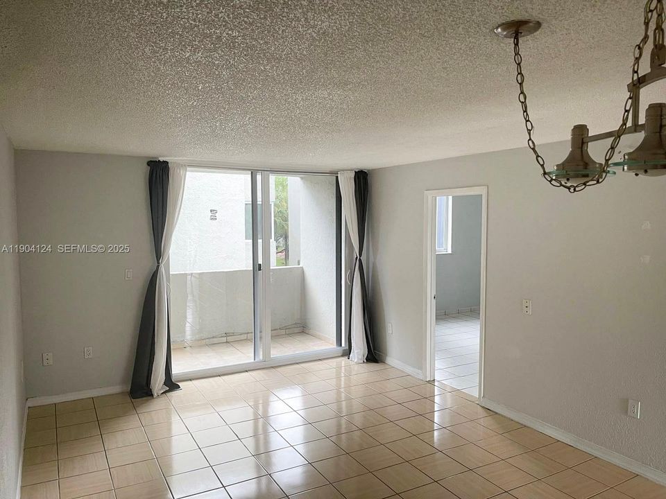 For Rent: $2,300 (2 beds, 2 baths, 960 Square Feet)