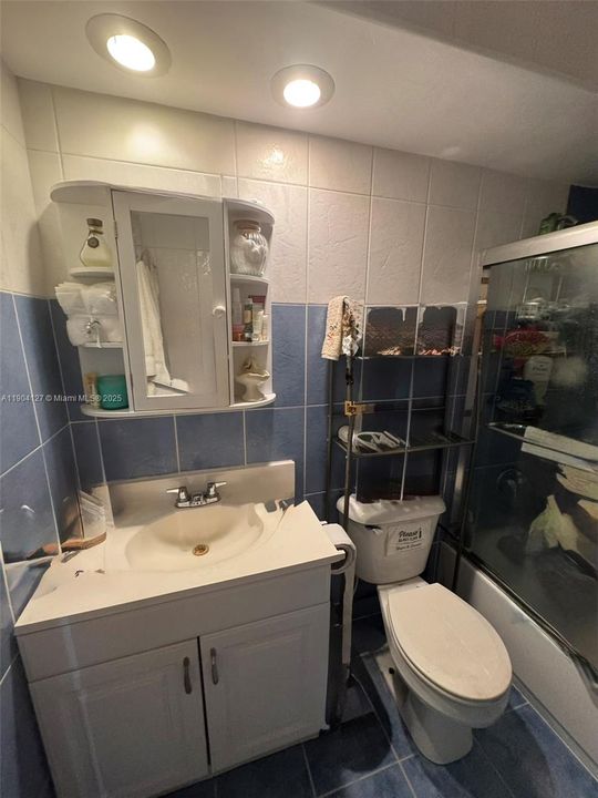 For Rent: $1,600 (1 beds, 1 baths, 700 Square Feet)