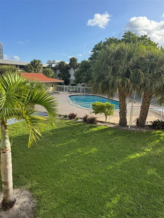 For Rent: $1,600 (1 beds, 1 baths, 700 Square Feet)