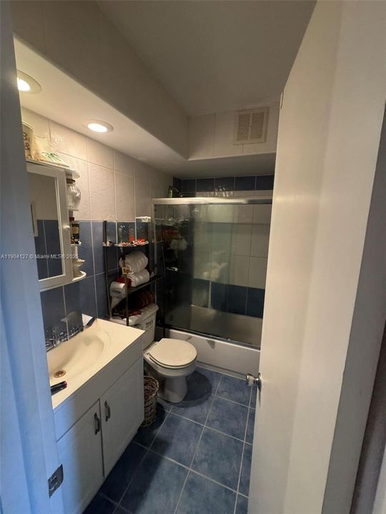 For Rent: $1,600 (1 beds, 1 baths, 700 Square Feet)