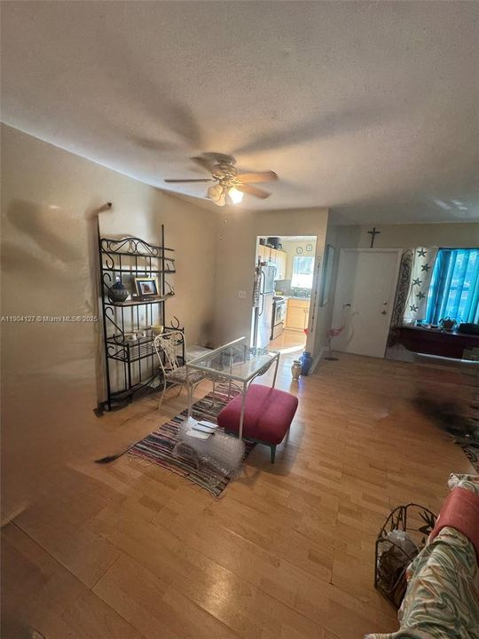 For Rent: $1,600 (1 beds, 1 baths, 700 Square Feet)