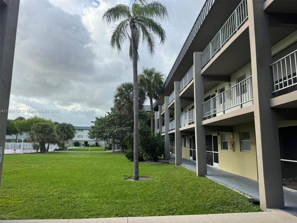 For Rent: $1,600 (1 beds, 1 baths, 700 Square Feet)