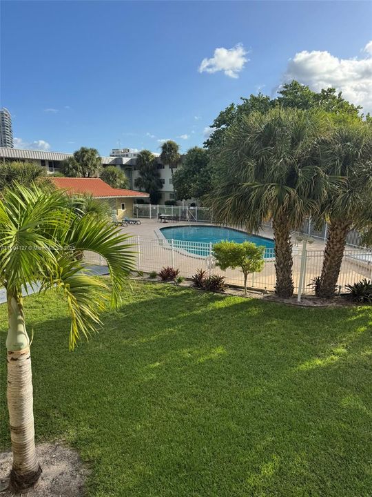 For Rent: $1,600 (1 beds, 1 baths, 700 Square Feet)