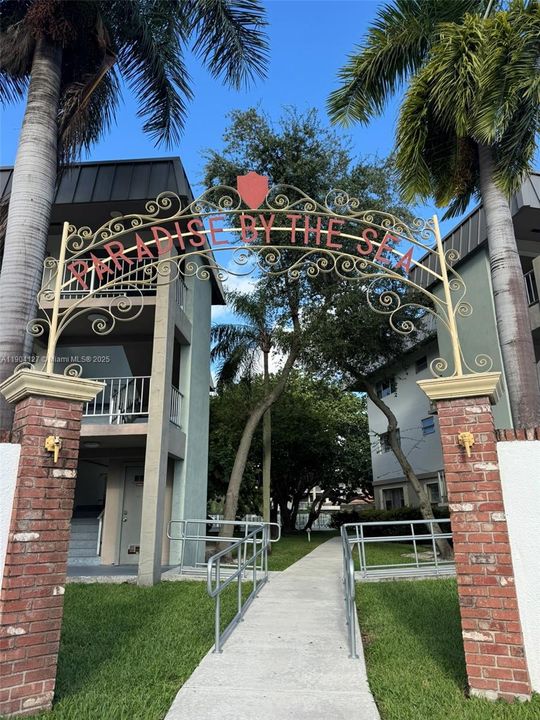 For Rent: $1,600 (1 beds, 1 baths, 700 Square Feet)