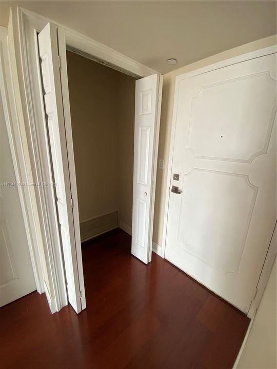 For Rent: $2,700 (2 beds, 2 baths, 1466 Square Feet)