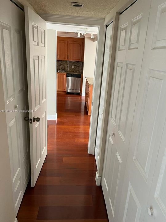 For Rent: $2,700 (2 beds, 2 baths, 1466 Square Feet)