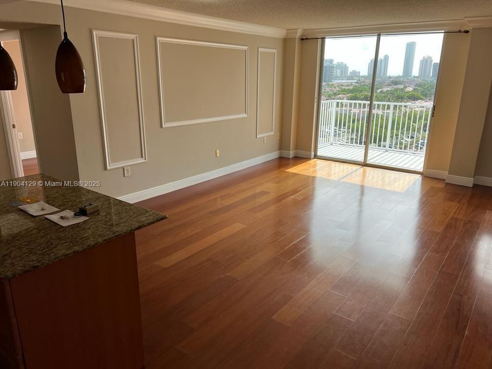 For Rent: $2,700 (2 beds, 2 baths, 1466 Square Feet)