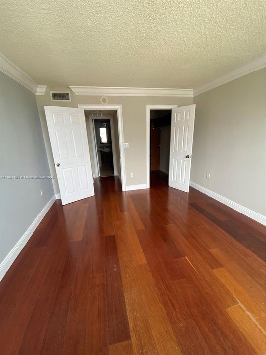 For Rent: $2,700 (2 beds, 2 baths, 1466 Square Feet)