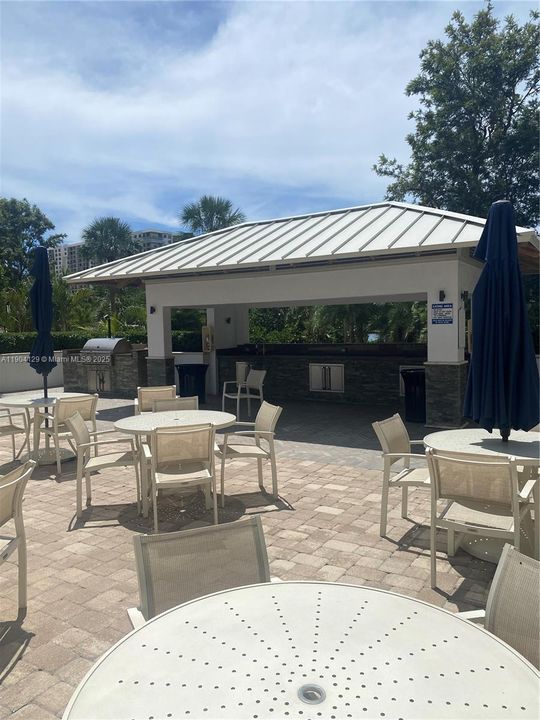 For Rent: $2,700 (2 beds, 2 baths, 1466 Square Feet)