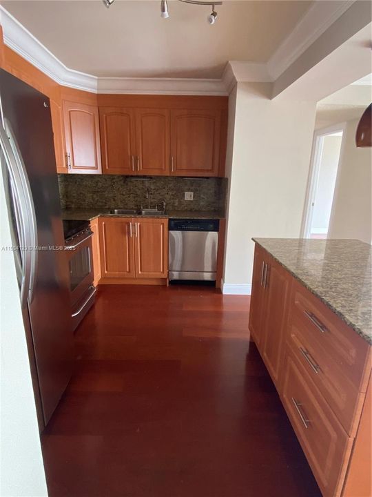 For Rent: $2,700 (2 beds, 2 baths, 1466 Square Feet)