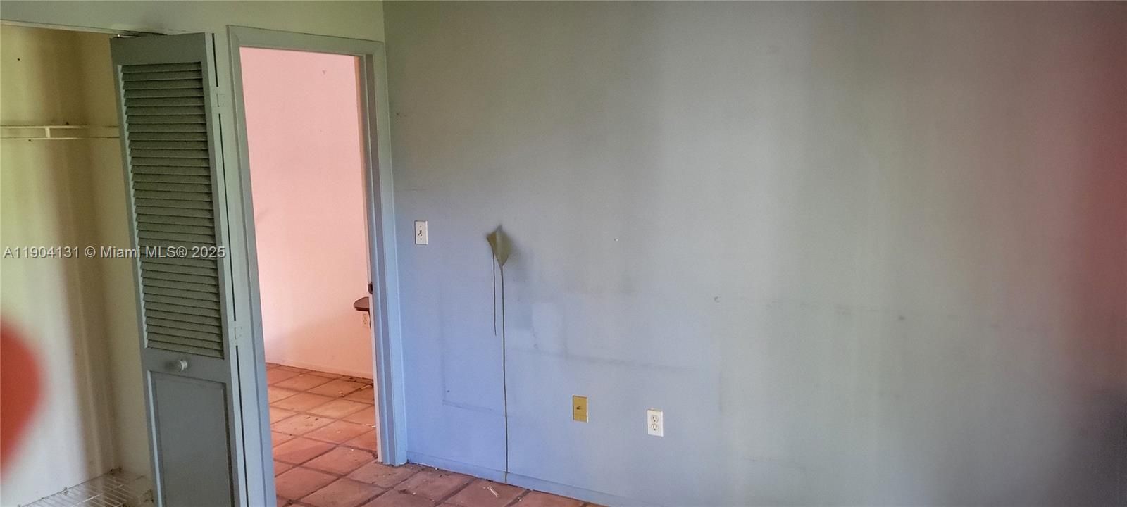 合同活跃: $600,000 (2 贝兹, 2 浴室, 1100 平方英尺)