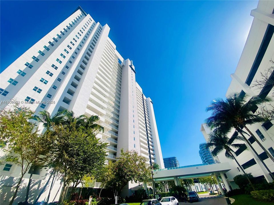 For Rent: $3,200 (2 beds, 2 baths, 1603 Square Feet)