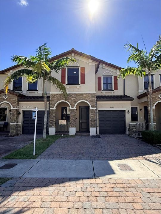 For Sale: $450,000 (3 beds, 2 baths, 1829 Square Feet)