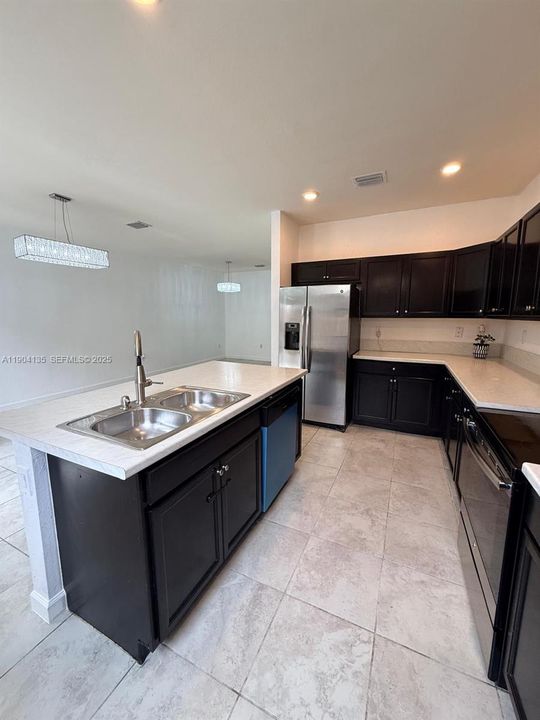 For Sale: $450,000 (3 beds, 2 baths, 1829 Square Feet)