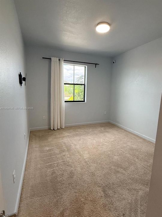 For Sale: $450,000 (3 beds, 2 baths, 1829 Square Feet)