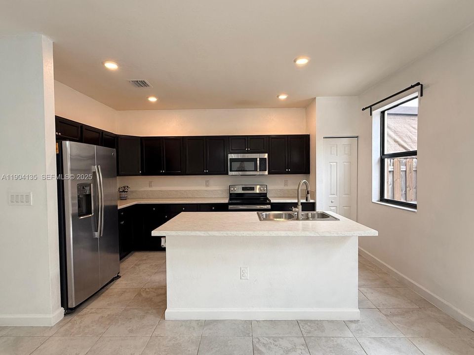 For Sale: $450,000 (3 beds, 2 baths, 1829 Square Feet)