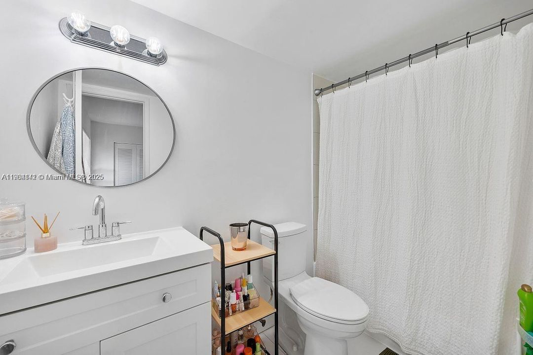 Recently Rented: $3,000 (3 beds, 2 baths, 1083 Square Feet)