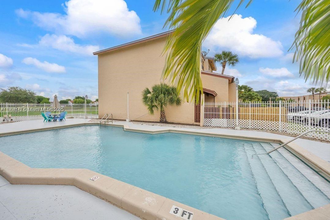 Recently Rented: $3,000 (3 beds, 2 baths, 1083 Square Feet)